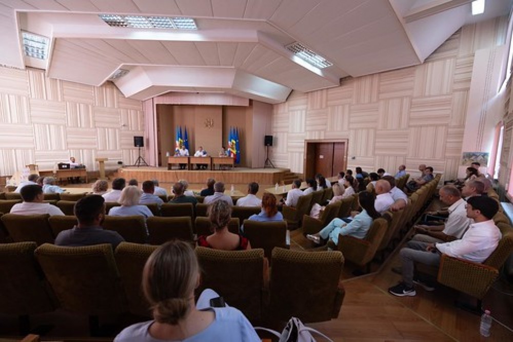 Igor Grosu, în vizită în raionul Ialoveni: A văzut investițiile făcute în infrastructură, instituții sociale și a discutat cu oamenii de afaceri